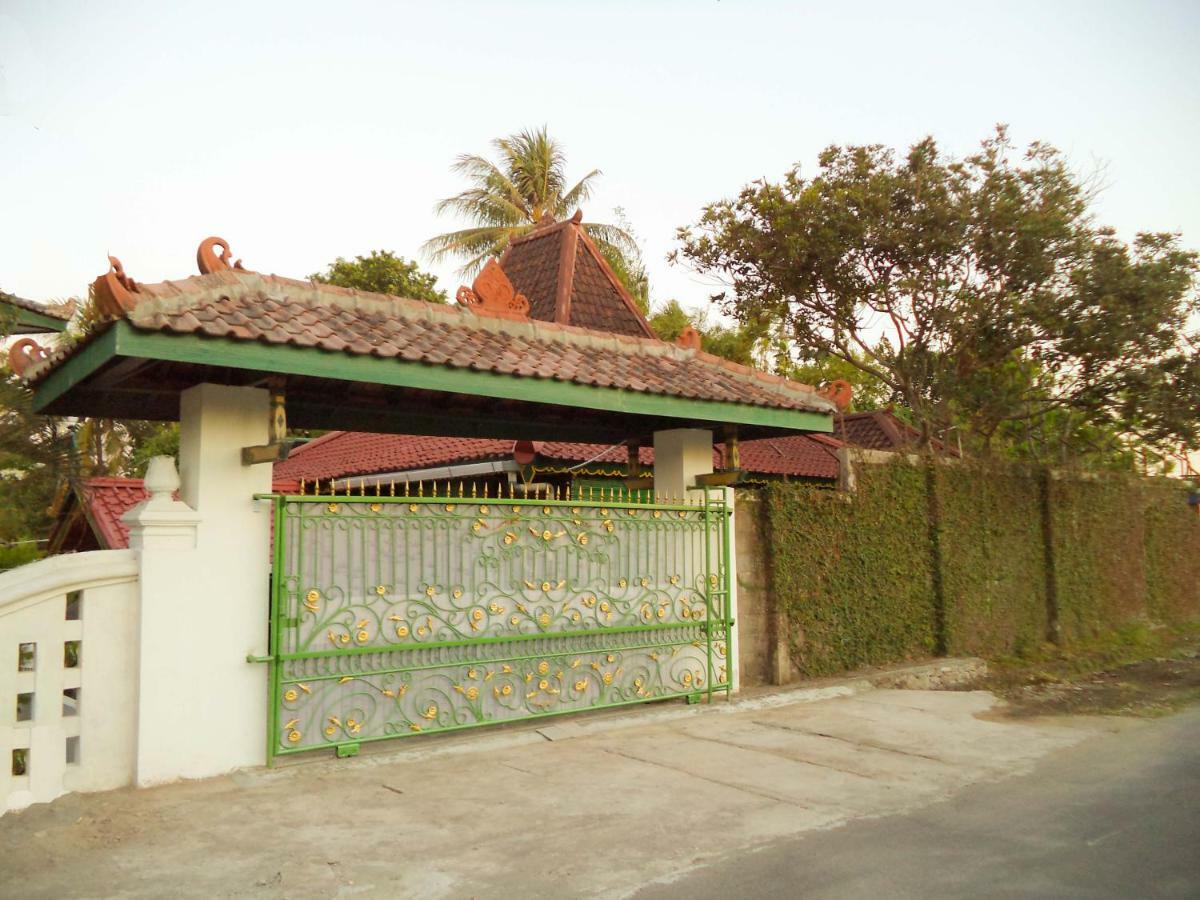 Villa Joglo Yudhistira Sleman  Exterior foto