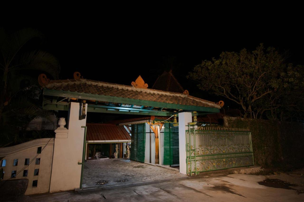 Villa Joglo Yudhistira Sleman  Exterior foto